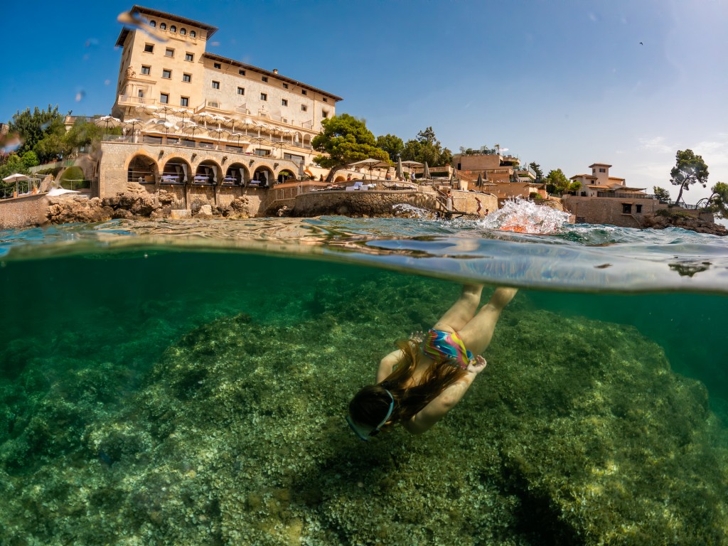 Lola's Underwater Barrio