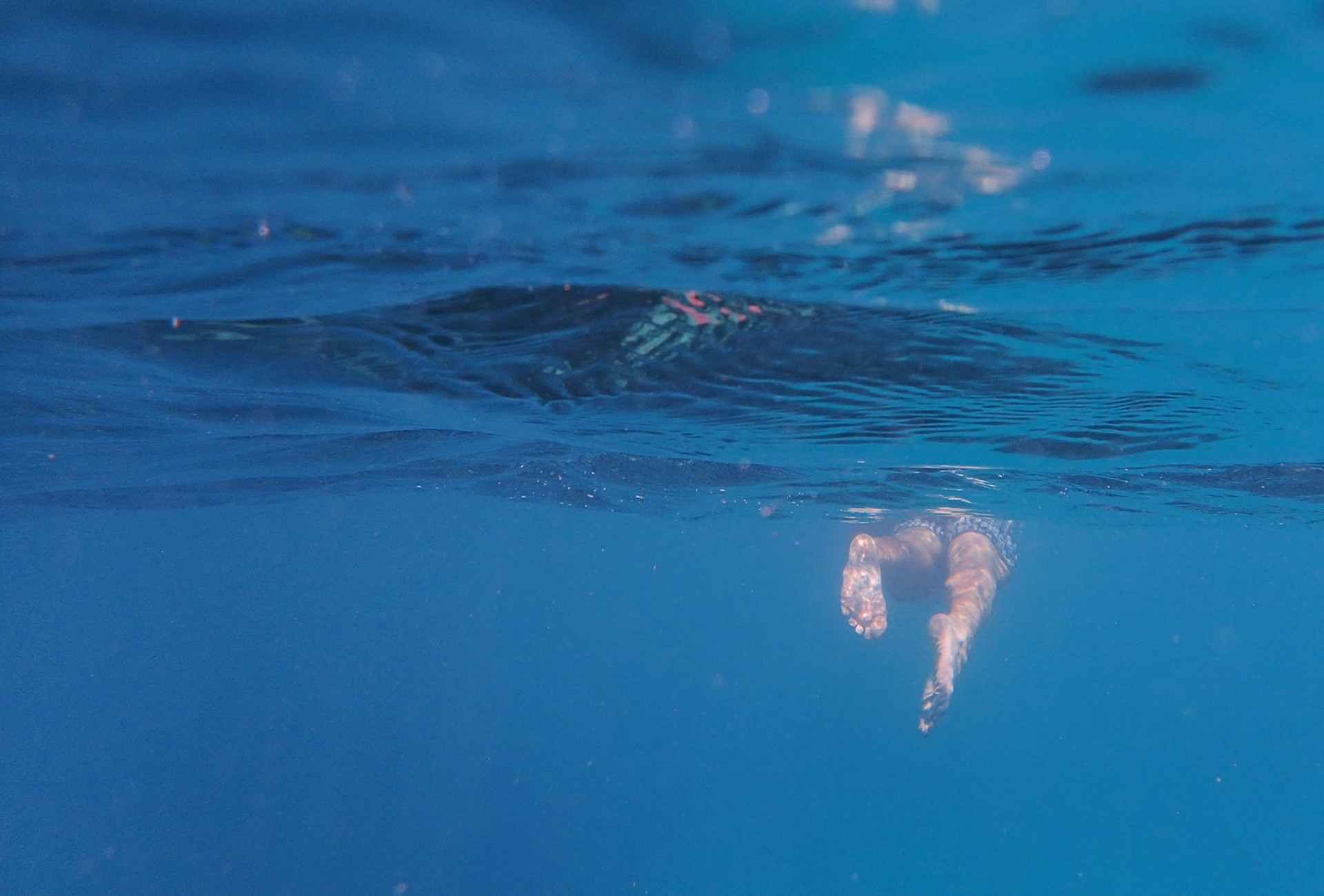 Abrazados por el azul